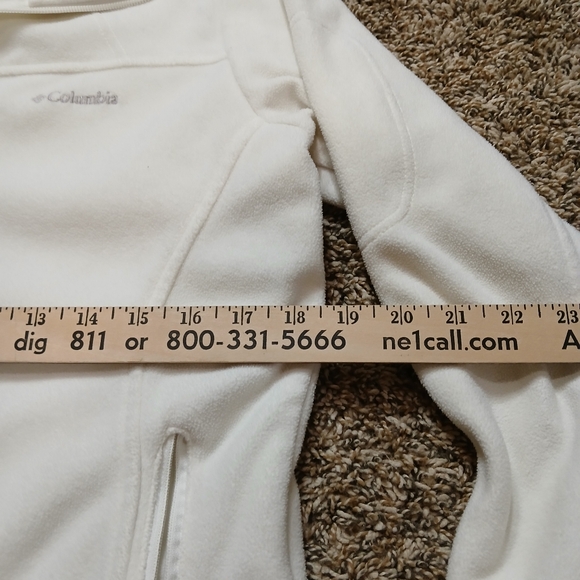 Columbia Women's White Fleece Jacket - Picture 9 of 12